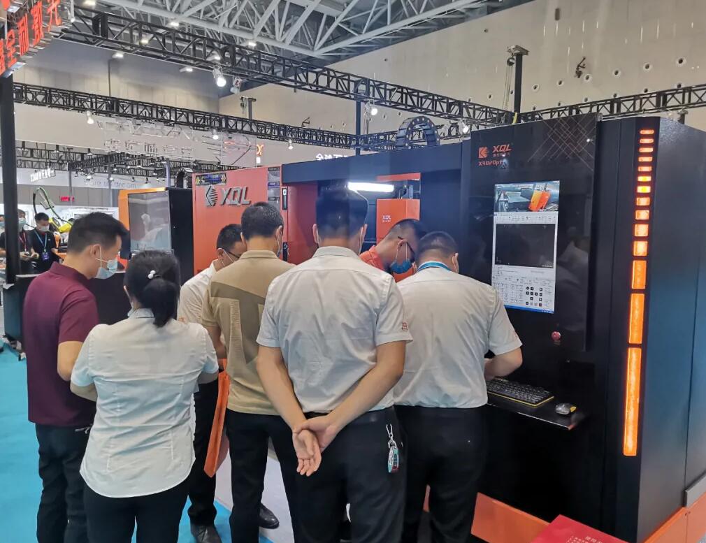 廣東（佛山）工博會(huì)丨鑫全利激光新品亮品接受政府領(lǐng)導(dǎo)及各大新聞媒體視察和采訪！