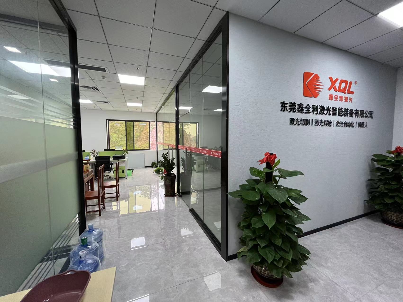 廣東省激光行業(yè)協(xié)會(huì)領(lǐng)導(dǎo)蒞臨鑫全利(東莞分公司)參觀交流